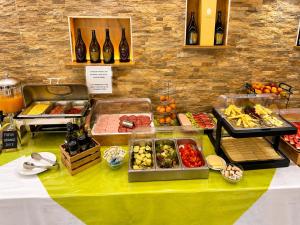 a buffet with vegetables and other foods on a table at Villa Corte Degli Dei in Lucca