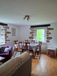 a living room with a table and chairs and a window at NORDIQUES DE LA WELCHE in Orbey
