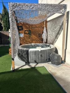a fountain in the middle of a yard at VILLA entière LA BERGERIE in Narbonne +3 photos