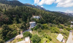 an aerial view of a house on a mountain at sunny rock 2 apartments in Lagoúdi Zía