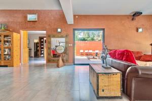 a living room with a couch and a table at villa d'engance et ses dépendances in Nîmes