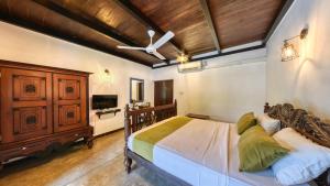 a bedroom with a bed and a ceiling fan at Leaf Watagala in Avissawella