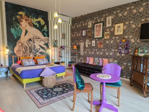 a living room with a bed and a couch at La Fraizière in Arnaville