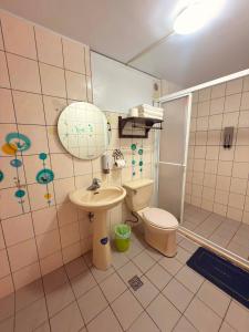 a bathroom with a toilet and a sink and a shower at Xiangyang Tianyuan in Sanyi +28 photos