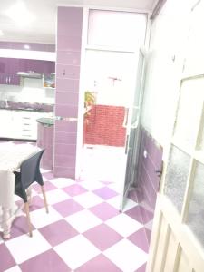 a kitchen with a pink and white checkered floor at Oran ville in Oran