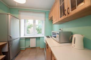 Una cocina o kitchenette en Apartamenty na Ady Lebedevoy