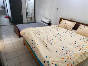 a large bed with pills on it in a bedroom at Noble Villa in Abidjan