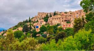 a village on top of a hill with trees at Beautiful studio with a beautiful view in Lurs