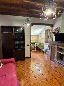 a living room with a couch and a kitchen at VACANZE A SESTOLA in Sestola