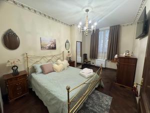 a bedroom with a bed and a chandelier at Le Tre Rose di Metta in Cerignola