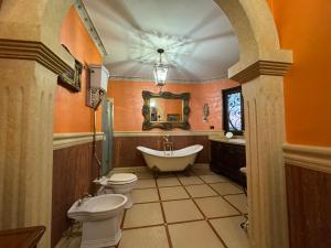 a bathroom with two toilets and a tub and a sink at Le Tre Rose di Metta in Cerignola +30 photos