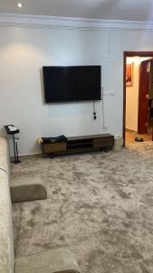 a living room with a flat screen tv on a wall at زهرة الهدا in Al Hada