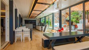 a kitchen and dining room with a table and chairs at Kas Maki Hotel in Kaş