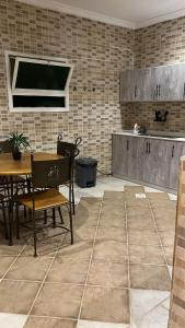 a room with a table and chairs and a kitchen at زهرة الهدا in Al Hada