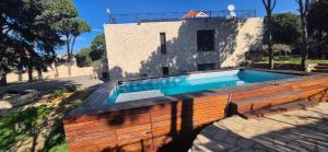 Gallery image of Eagles Nest Guesthouse- Grey Lily Suite in Jrān