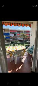 a patio with a table and chairs on a balcony at ,1 habitacion in Esplugues de Llobregat +5 photos