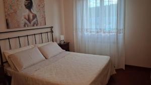 a bedroom with a bed and a window with a curtain at Casa Bibi in Subbiano