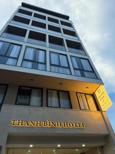 a tall building with a hotel sign on it at Thanh Bình Hotel - Buôn Ma Thuột in Buon Ma Thuot