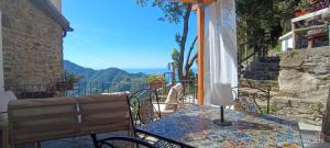 a table and a chair on a balcony with a view at La quiete accesa in Vernazza