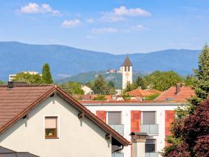 a white building with a clock tower in a town at Fynbos City Penthouse, Dachterrasse, Design-Küche, Parkplatz in Straubing