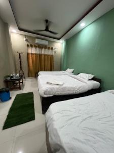 เตียงในห้องที่ Bliss Hotel & SPA