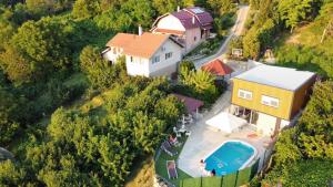 an aerial view of a house with a swimming pool at Green View in Petrovaradin