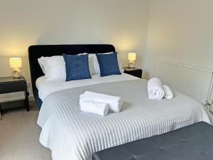 a bedroom with two beds with towels on them at Wolf Bear Tor in Bamford