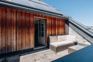 a balcony with a chair on a roof at KUL App 5 by Alpenidyll Apartments in Öblarn