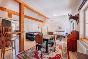 a living room with a table and chairs and a couch at KUL App 6 by Alpenidyll Apartments in Öblarn