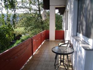 A balcony or terrace at Viola Vendégház