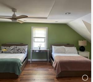 Llit o llits en una habitació de Cozy Elegance