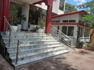 a set of stairs in front of a building at MK Hotel Hawassa in Āwasa