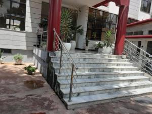 a set of stairs in front of a building at MK Hotel Hawassa in Āwasa