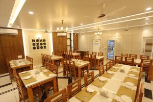 a large dining room with tables and chairs in it at hotel pride & restaurant in Dabok