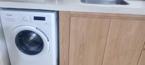 a washing machine in a kitchen next to a counter at Duplex Atenea in Chivilcoy