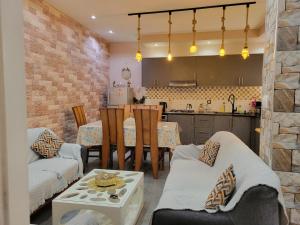 a kitchen and living room with a table and chairs at sweet home in Alger