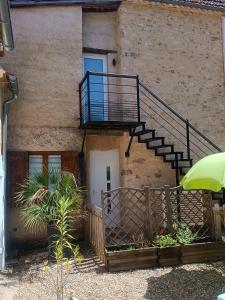 a building with a staircase in front of a house at Villa EsquirHall, chambres d'hôtes in Journiac