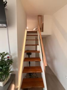 a staircase in a house with wooden steps at L instant dore spa privatif in Cavaillon