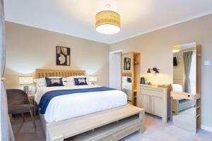 a bedroom with a bed and a desk and a mirror at Avoncourt Lodge in Ilfracombe