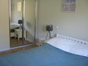 Postel nebo postele na pokoji v ubytování Blue Mare Apartament u Kwiatków + 15 fotografií