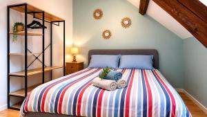 a bedroom with a bed with two stuffed animals on it at Le Clos Delobel in Tourcoing
