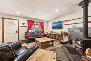 a living room with a couch and a fireplace at The Rustic Pine 2BDR Cabin in Tahoma