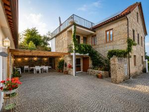 a stone house with a patio and a staircase at Paradiesli in Castelo de Penalva