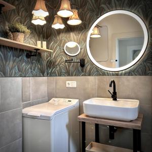 a bathroom with a sink and a mirror at Koje47 in Scharbeutz +24 photos