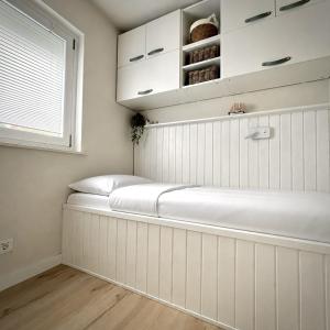 a bed in a room with a window at Koje47 in Scharbeutz