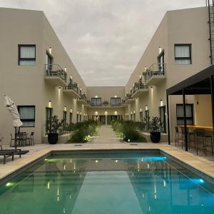 a swimming pool in the middle of a building at Hotel Boutique Gualamba in General Pinedo