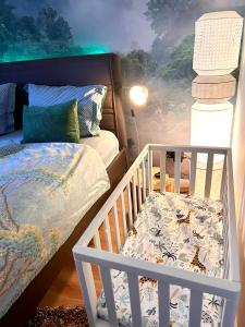 a crib in a room with a wall mural at Ferienwohnung Piesbach in Nalbach
