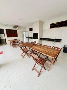 a group of tables and chairs in a room at Flat completo em condomínio in Camocim
