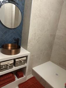 a bathroom with a sink and a mirror at Escapade provençale in Tarascon