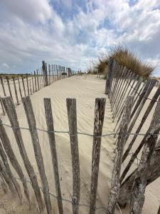 a fence on top of a sandy beach at Escapade provençale in Tarascon